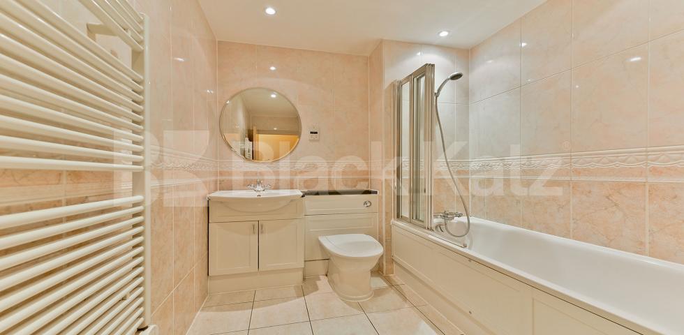 			NEW INSTRUCTION, 2 Bedroom, 1 bath, 1 reception Apartment			 Oxford Drive , London Bridge